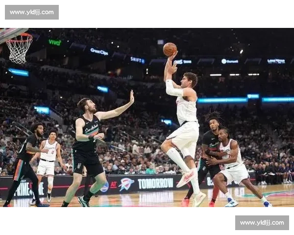 快船对阵马刺强强碰撞西部格局走向引发球迷热议季后赛前景成焦点之战